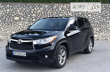 Внедорожник / Кроссовер Toyota Highlander 2014 в 