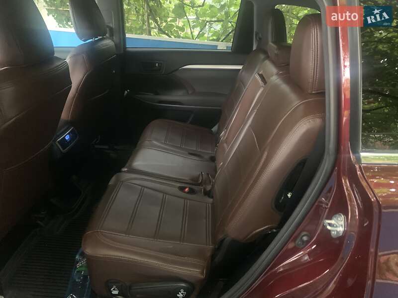 Позашляховик / Кросовер Toyota Highlander 2018 в Тернополі