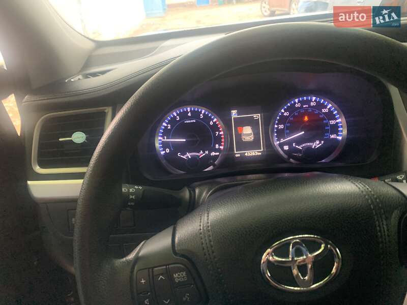 Позашляховик / Кросовер Toyota Highlander 2018 в Тернополі