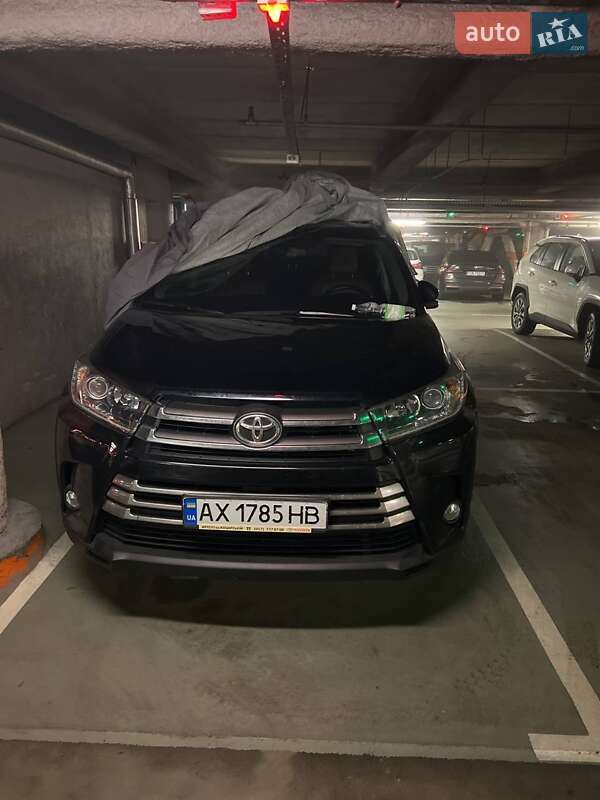 Внедорожник / Кроссовер Toyota Highlander 2018 в Харькове