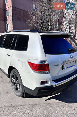 Внедорожник / Кроссовер Toyota Highlander 2013 в Днепре