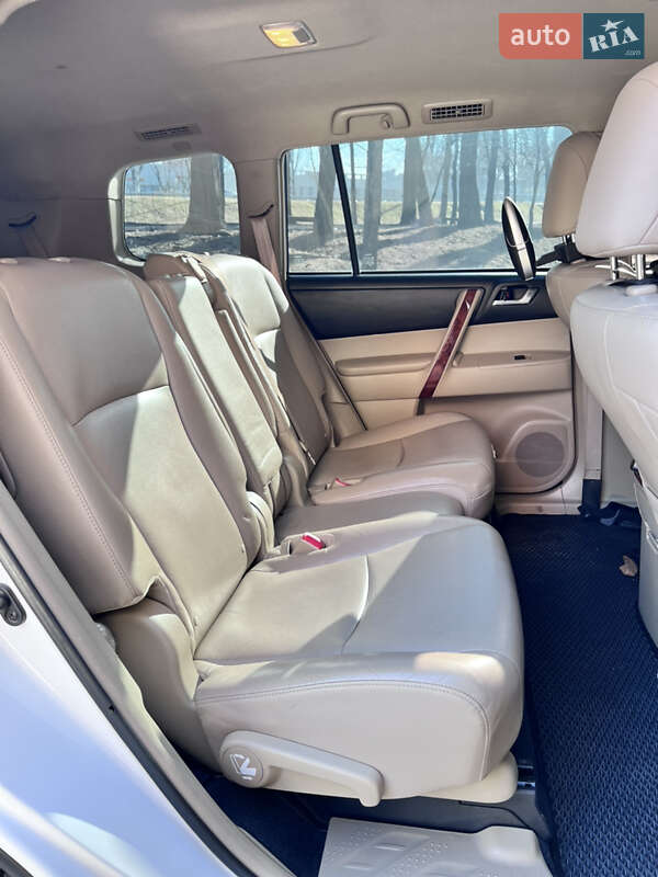 Внедорожник / Кроссовер Toyota Highlander 2013 в Днепре