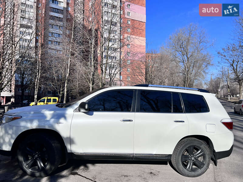 Внедорожник / Кроссовер Toyota Highlander 2013 в Днепре