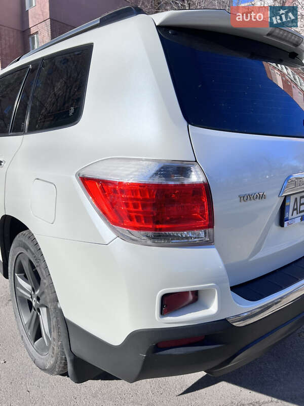 Внедорожник / Кроссовер Toyota Highlander 2013 в Днепре