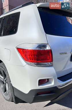 Внедорожник / Кроссовер Toyota Highlander 2013 в Днепре