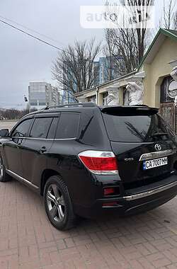 Внедорожник / Кроссовер Toyota Highlander 2011 в 