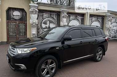 Внедорожник / Кроссовер Toyota Highlander 2011 в 