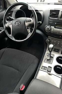 Внедорожник / Кроссовер Toyota Highlander 2011 в 