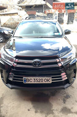 Внедорожник / Кроссовер Toyota Highlander 2017 в Львове