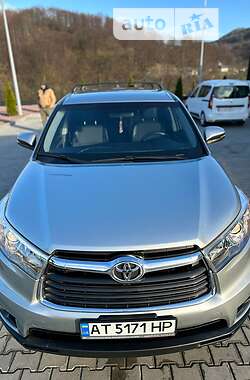 Позашляховик / Кросовер Toyota Highlander 2015 в 