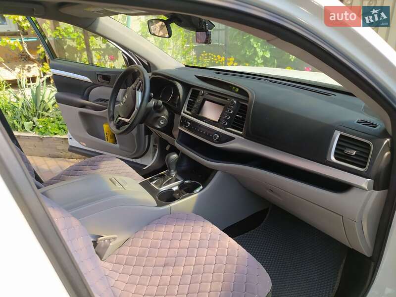 Внедорожник / Кроссовер Toyota Highlander 2017 в Хмельницком