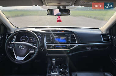 Позашляховик / Кросовер Toyota Highlander 2018 в 