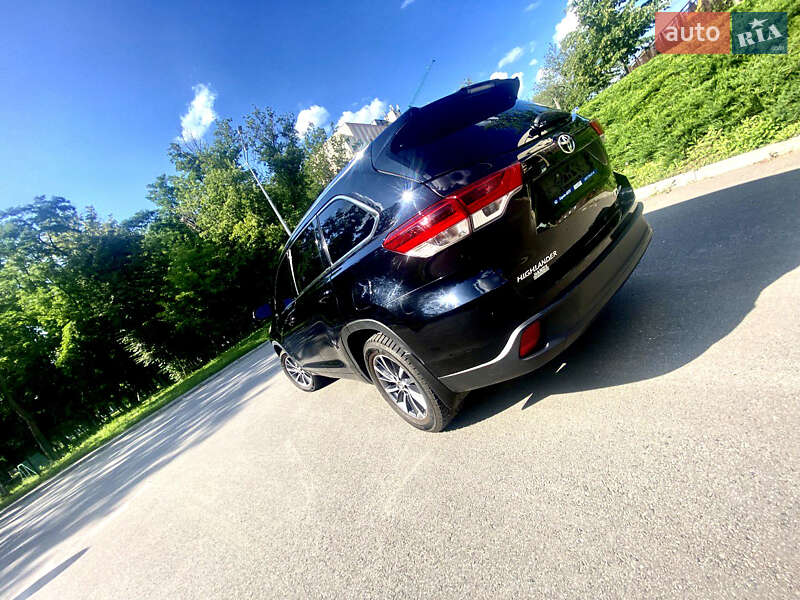 Позашляховик / Кросовер Toyota Highlander 2018 в Харкові
