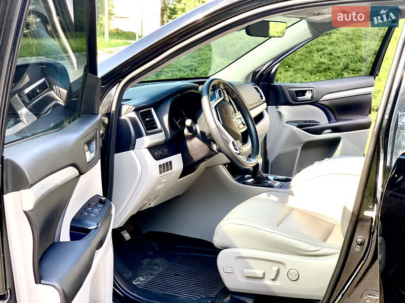 Позашляховик / Кросовер Toyota Highlander 2018 в Харкові