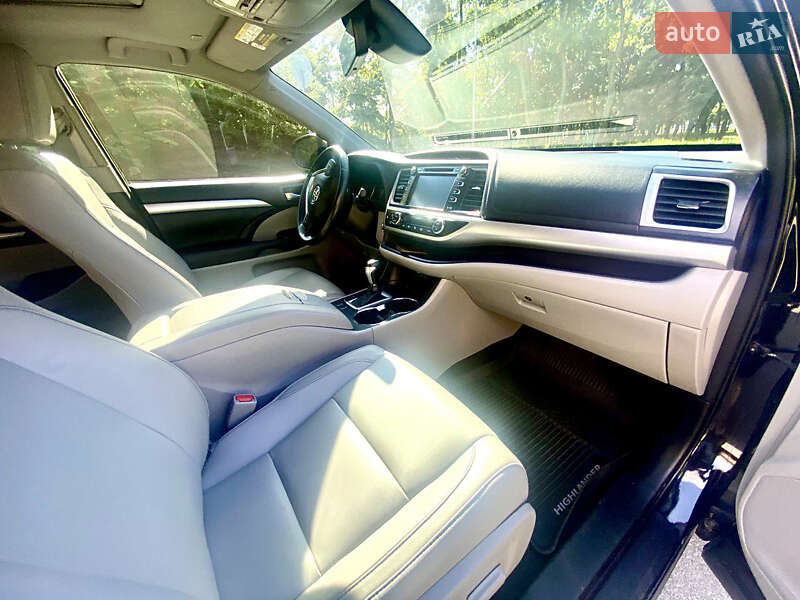 Позашляховик / Кросовер Toyota Highlander 2018 в Харкові