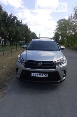 Внедорожник / Кроссовер Toyota Highlander 2017 в Киеве