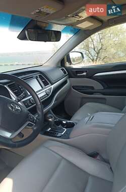 Позашляховик / Кросовер Toyota Highlander 2017 в Одесі