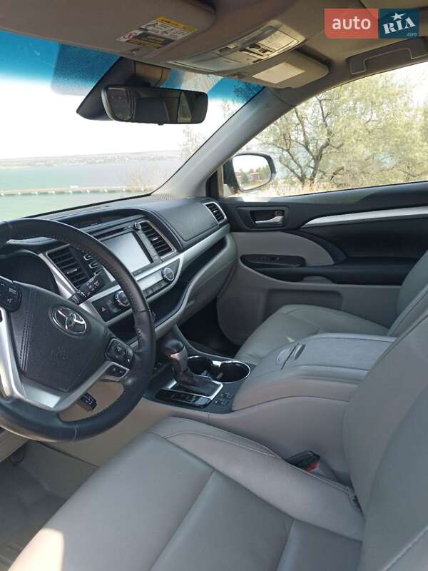 Позашляховик / Кросовер Toyota Highlander 2017 в Одесі