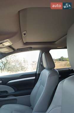 Позашляховик / Кросовер Toyota Highlander 2017 в Одесі