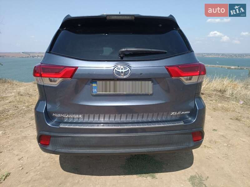 Позашляховик / Кросовер Toyota Highlander 2017 в Одесі