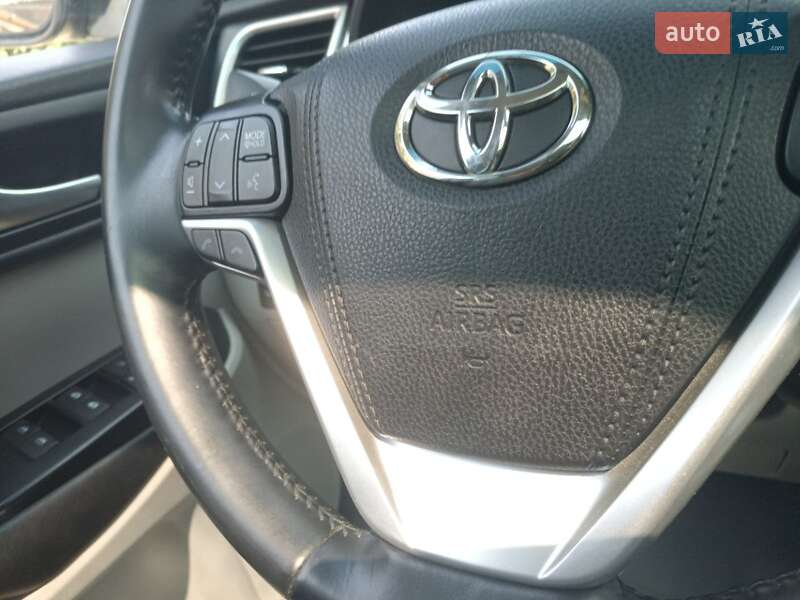 Позашляховик / Кросовер Toyota Highlander 2017 в Одесі