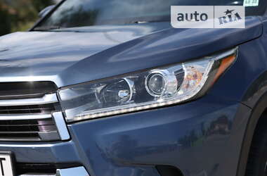 Внедорожник / Кроссовер Toyota Highlander 2017 в 