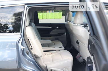 Внедорожник / Кроссовер Toyota Highlander 2017 в 