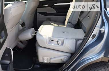 Внедорожник / Кроссовер Toyota Highlander 2017 в 