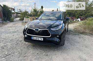 Внедорожник / Кроссовер Toyota Highlander 2022 в 