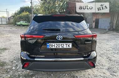 Внедорожник / Кроссовер Toyota Highlander 2022 в 