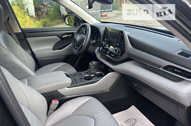 Внедорожник / Кроссовер Toyota Highlander 2022 в 