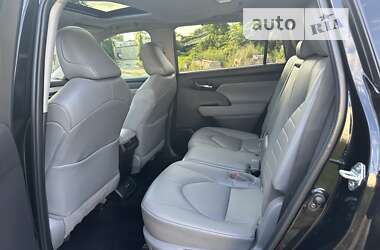 Внедорожник / Кроссовер Toyota Highlander 2022 в 