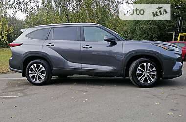 Позашляховик / Кросовер Toyota Highlander 2023 в 