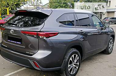 Позашляховик / Кросовер Toyota Highlander 2023 в 