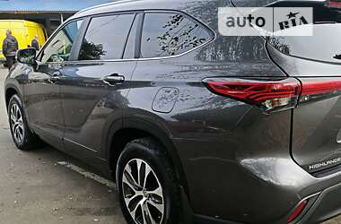 Позашляховик / Кросовер Toyota Highlander 2023 в 