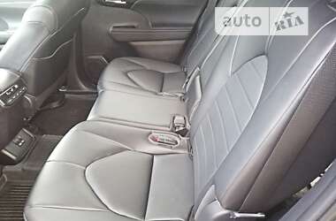 Позашляховик / Кросовер Toyota Highlander 2023 в 