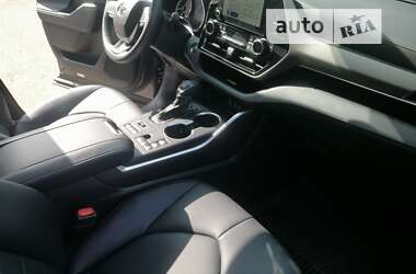 Позашляховик / Кросовер Toyota Highlander 2023 в 