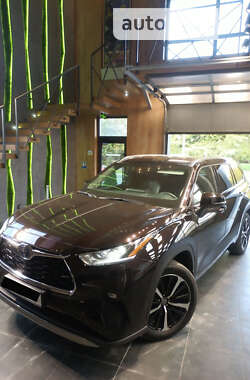 Внедорожник / Кроссовер Toyota Highlander 2022 в 