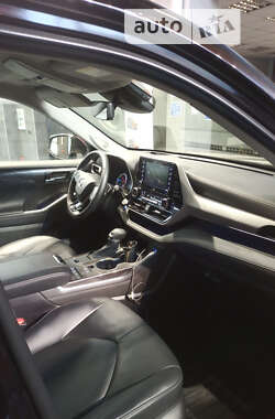 Внедорожник / Кроссовер Toyota Highlander 2022 в 