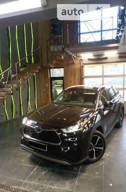 Внедорожник / Кроссовер Toyota Highlander 2022 в 
