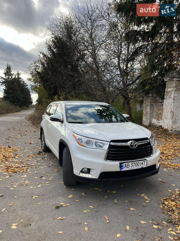 Внедорожник / Кроссовер Toyota Highlander 2016 в Немирове