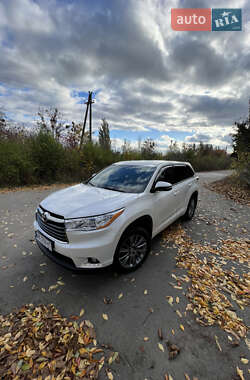 Внедорожник / Кроссовер Toyota Highlander 2016 в Немирове