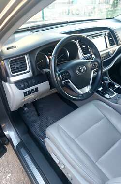 Внедорожник / Кроссовер Toyota Highlander 2018 в Умани