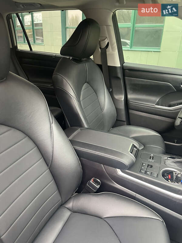 Позашляховик / Кросовер Toyota Highlander 2022 в Києві