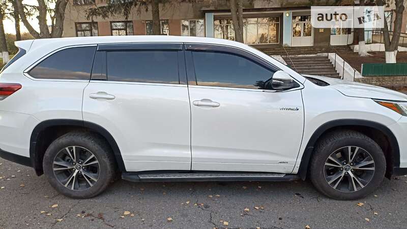 Позашляховик / Кросовер Toyota Highlander 2017 в Гайвороні