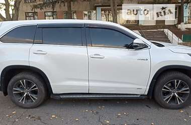 Внедорожник / Кроссовер Toyota Highlander 2017 в Гайвороне