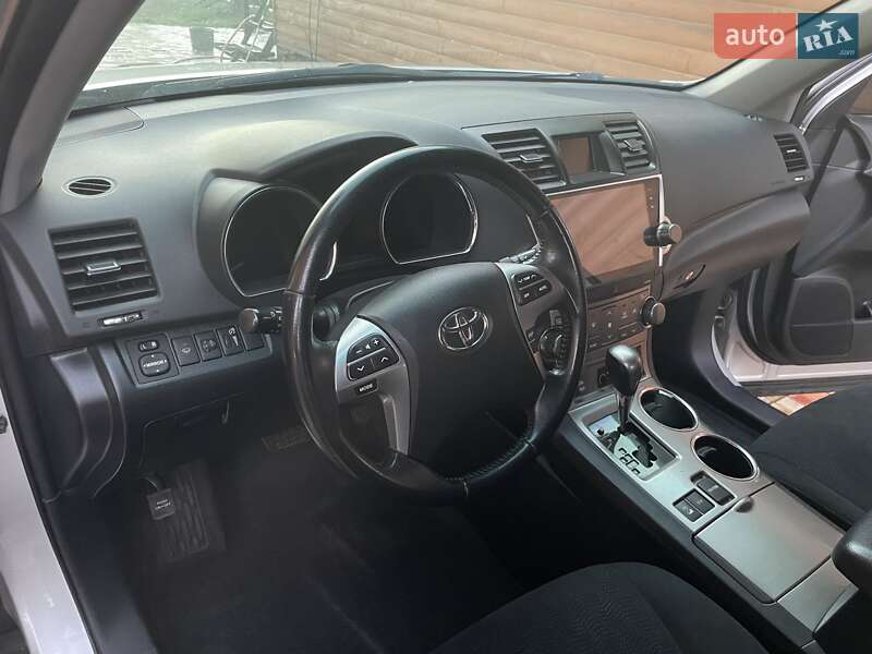 Внедорожник / Кроссовер Toyota Highlander 2011 в Черкассах