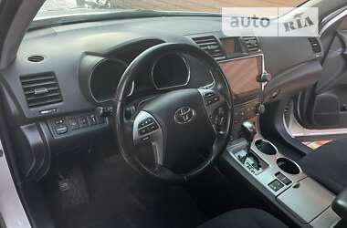 Внедорожник / Кроссовер Toyota Highlander 2011 в Черкассах