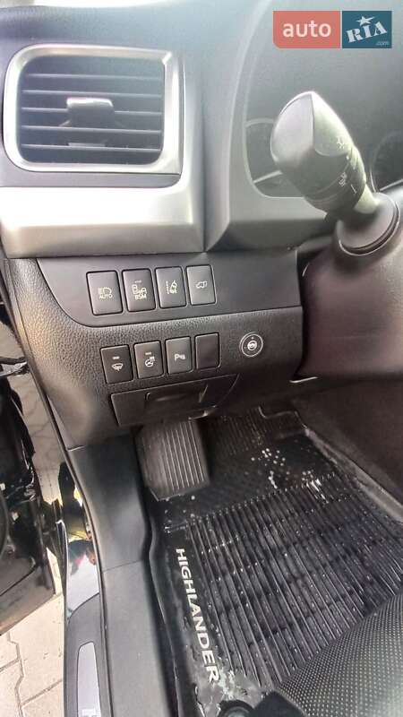 Внедорожник / Кроссовер Toyota Highlander 2016 в Измаиле фото 7 Внедорожник / Кроссовер Toyota Highlander 2016 в Измаиле