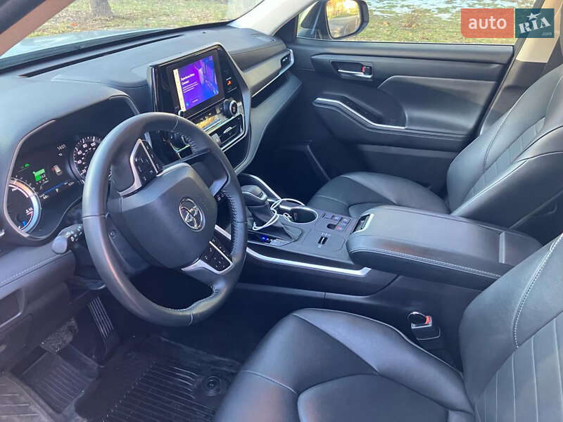 Позашляховик / Кросовер Toyota Highlander 2022 в Києві